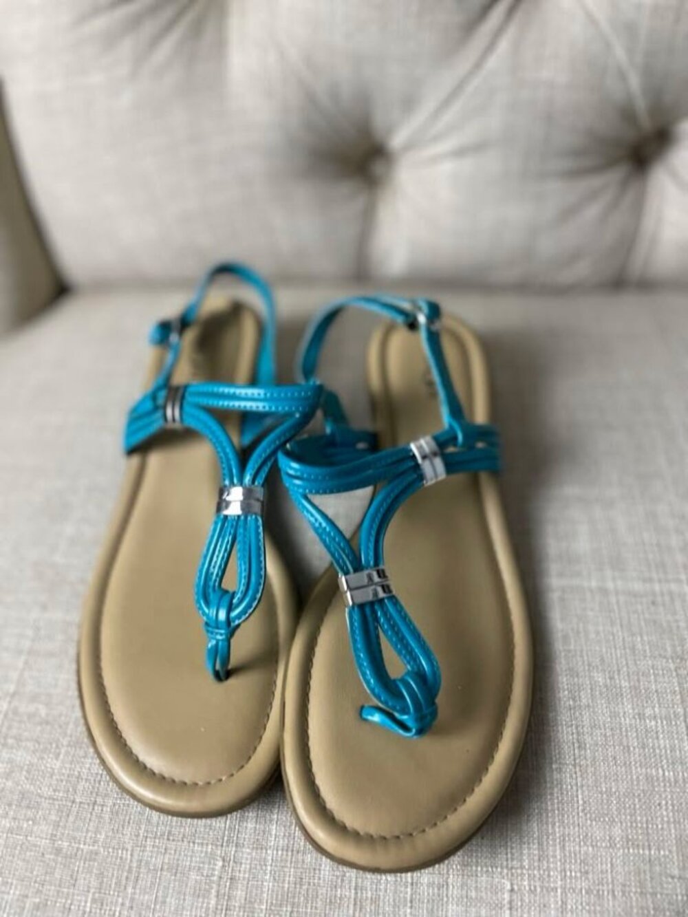 EUC East 5th Turquoise Strappy Thong Sandals size 7
